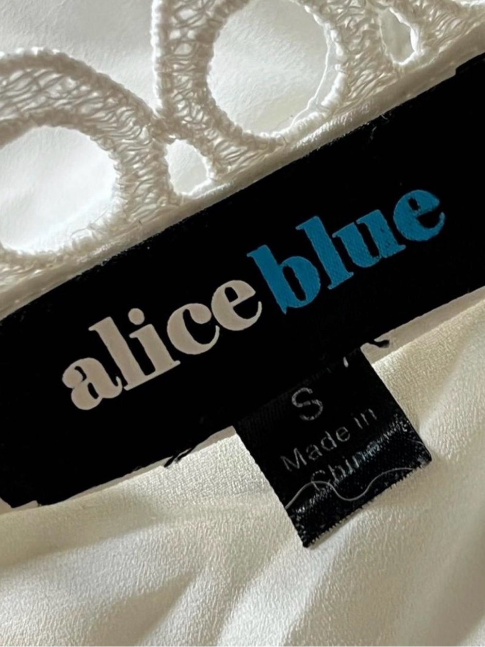 Alice Blue White Eyelet Crochet Lace Trim Button Up Blouse Top - S - Picture 4 of 5